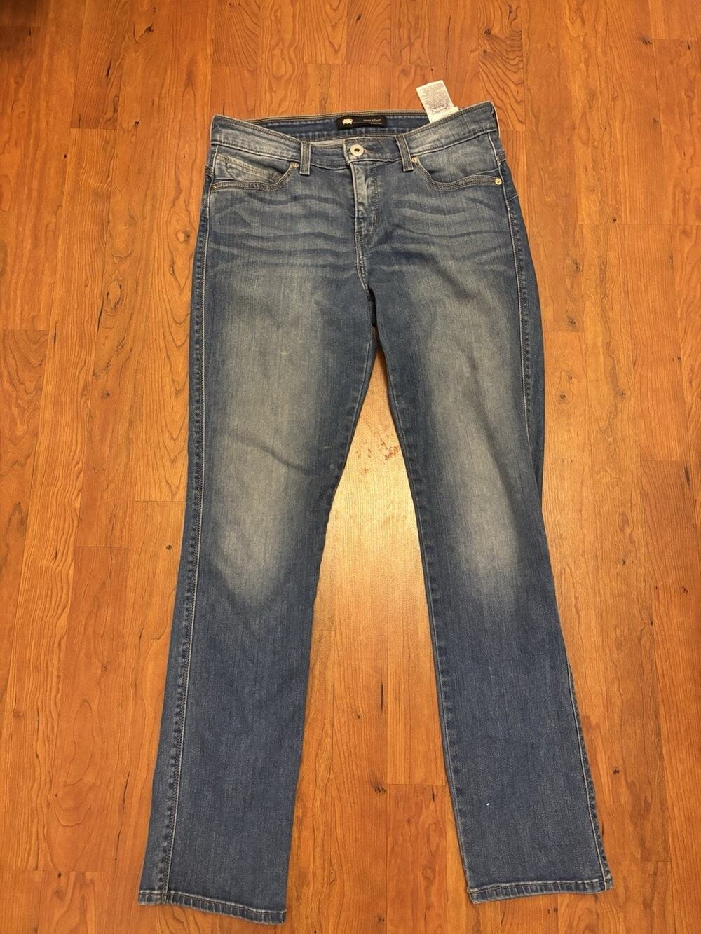 Levi’s Flatters & Flaunts Skinny Leg Medium Wash Jeans Cozy Size 12